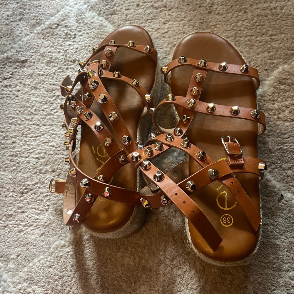 NEW WITH TAGS Size 6/36 Brown Studded Sandals